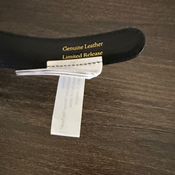 2025 Disney Parks Dooney & Bourke Retro Disney Buttons Minnie Ears Headband NEW - Picture 4 of 6